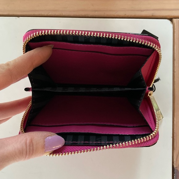 Victoria’s Secret Hot Pink Patent Leather Zip Wallet Card Case - Picture 3 of 3